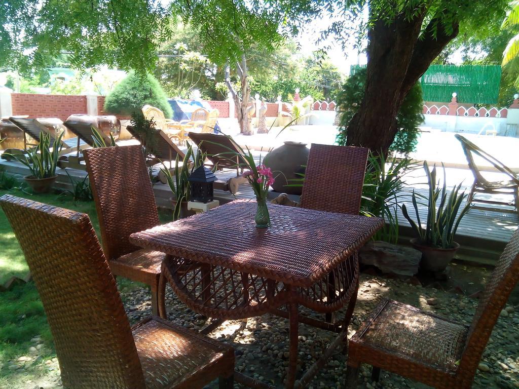 Lawkanat Hotel Bagan Esterno foto