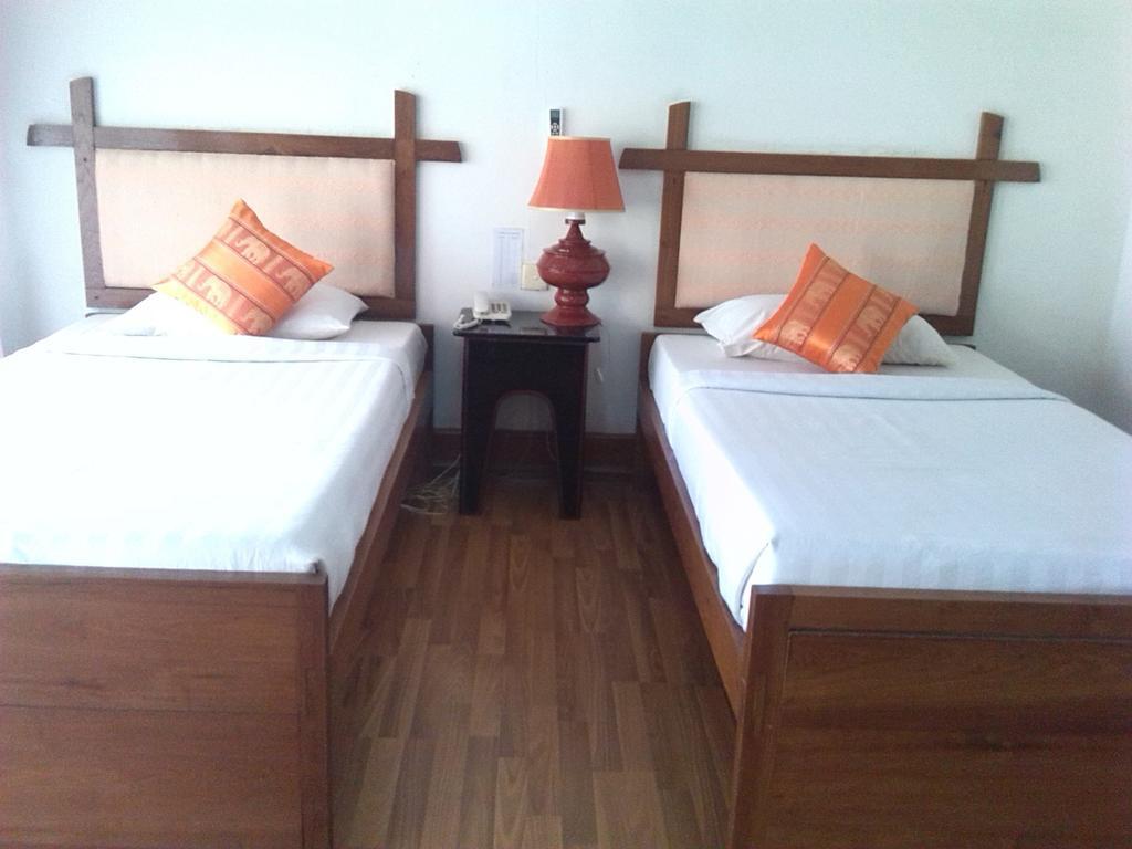 Lawkanat Hotel Bagan Esterno foto