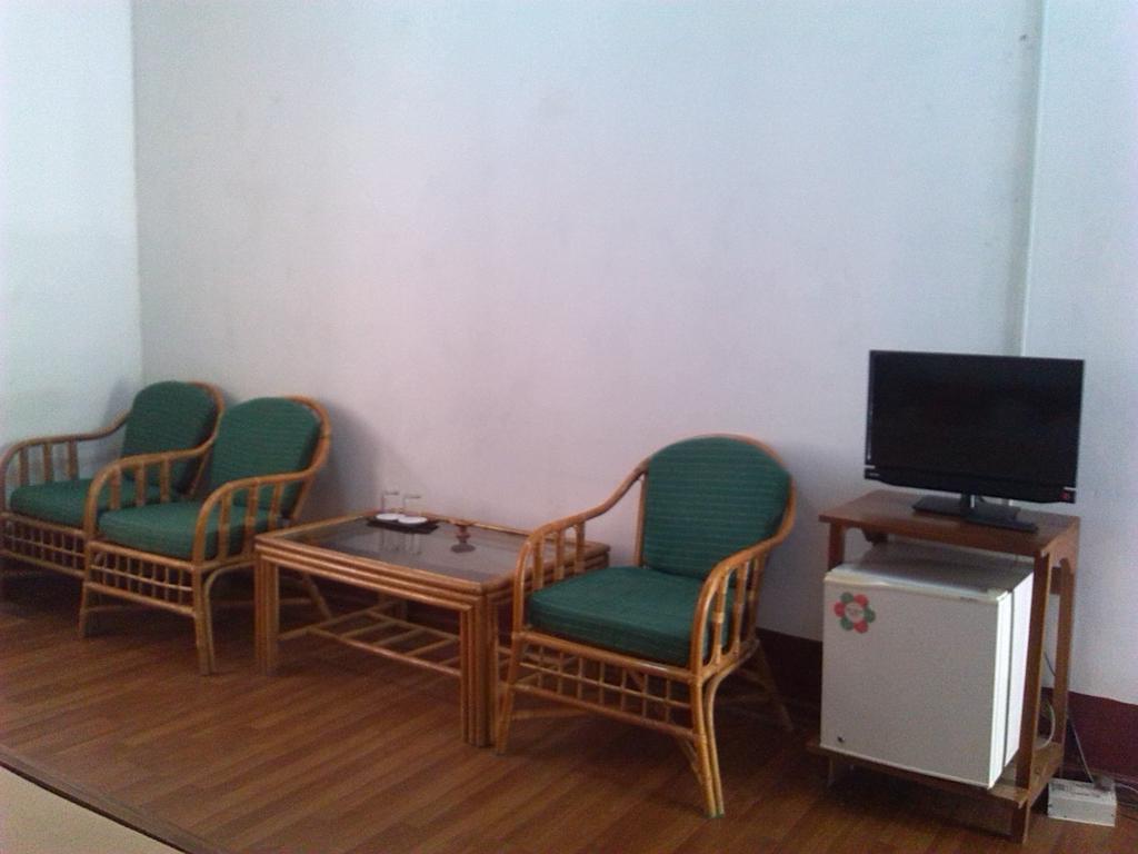 Lawkanat Hotel Bagan Esterno foto
