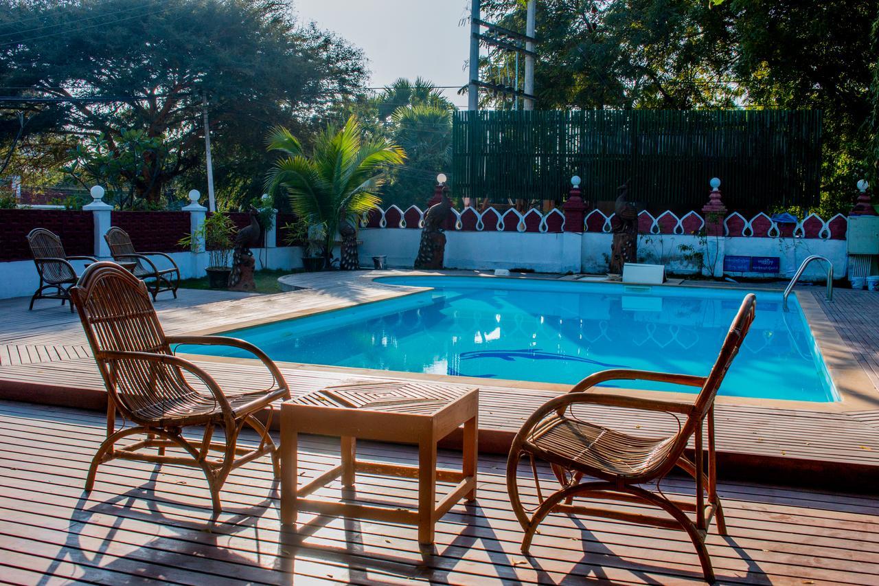 Lawkanat Hotel Bagan Esterno foto