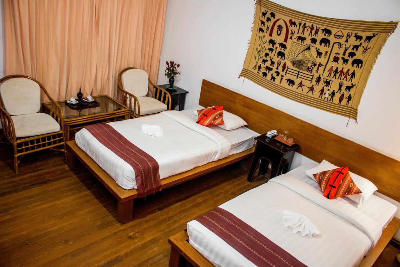 Lawkanat Hotel Bagan Esterno foto