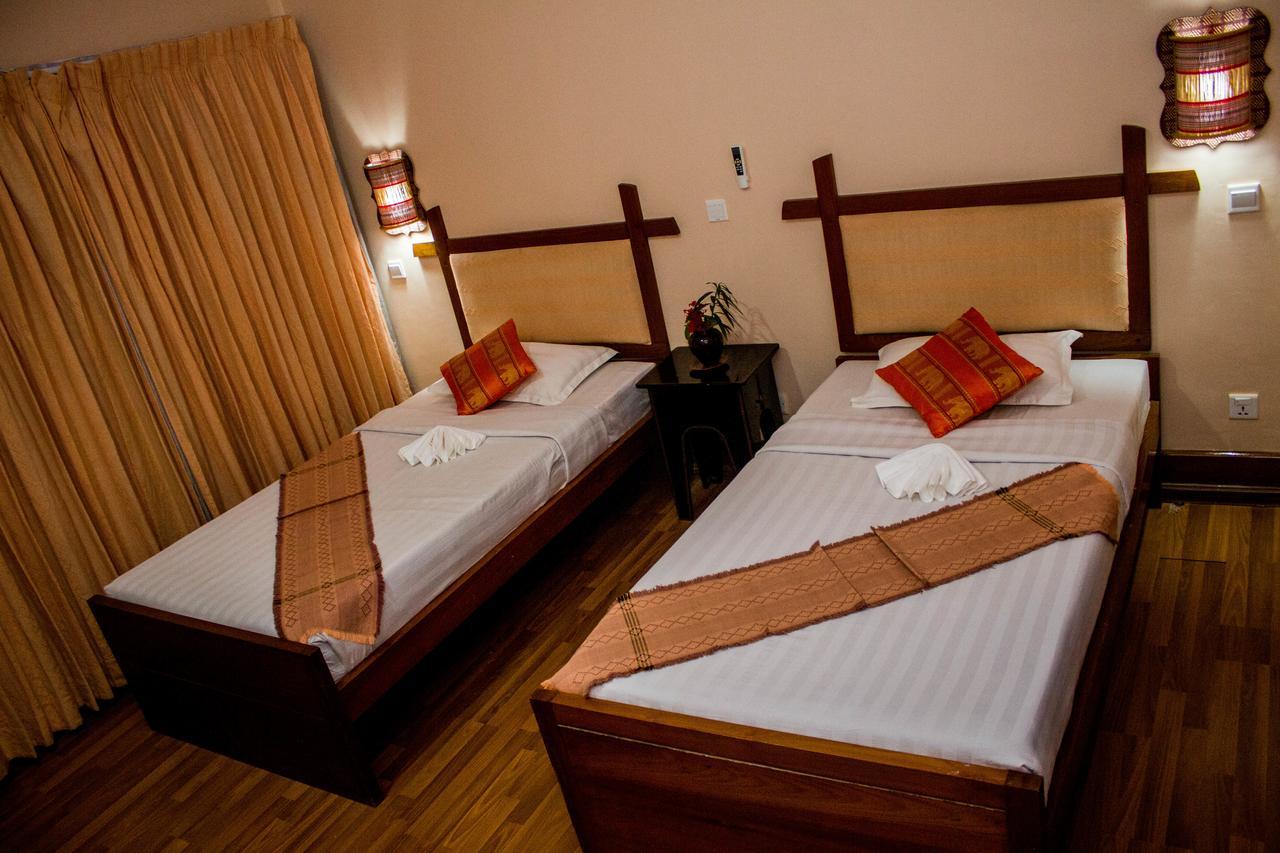 Lawkanat Hotel Bagan Esterno foto
