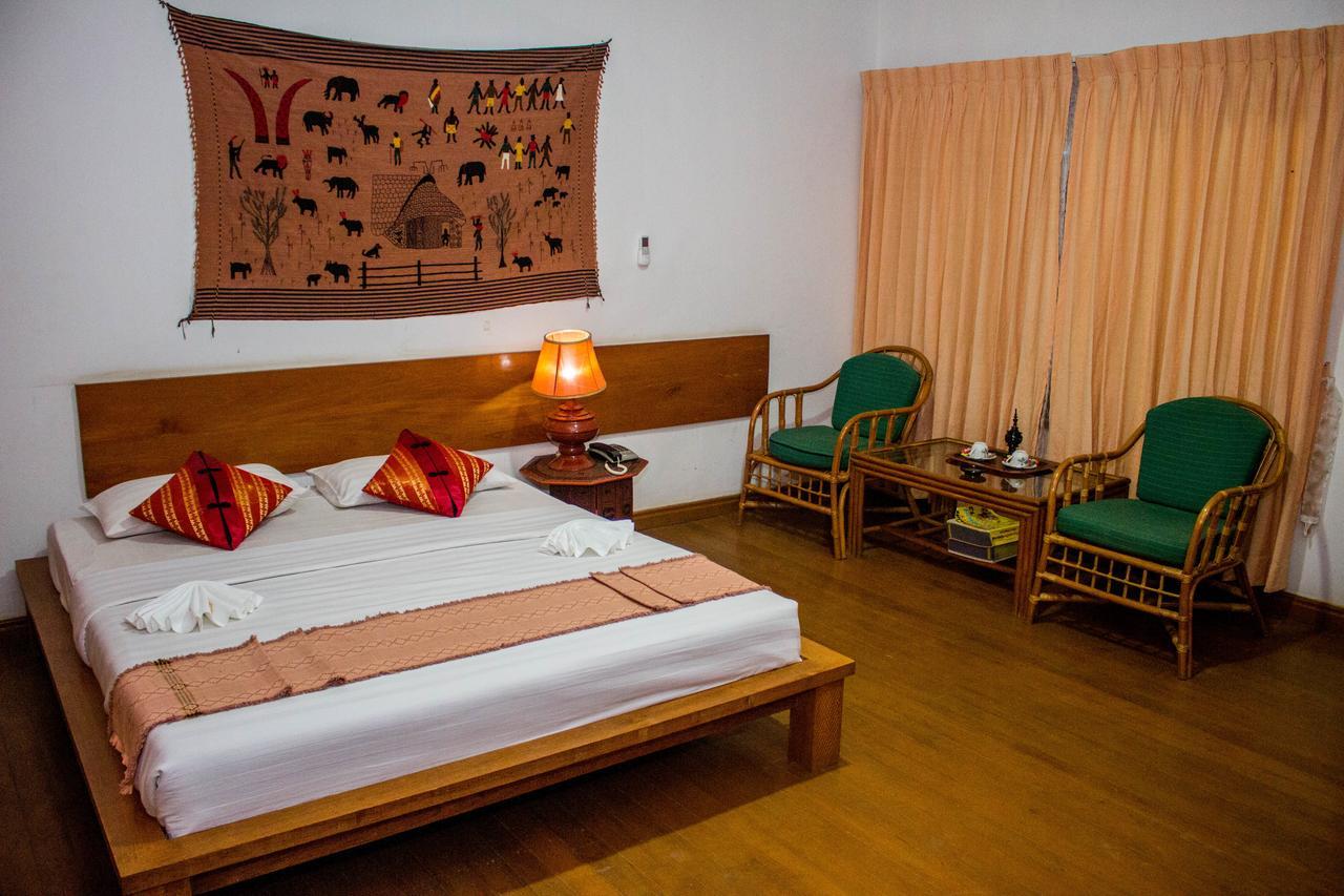 Lawkanat Hotel Bagan Esterno foto